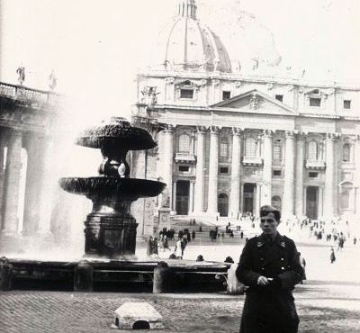 Franz Schwaiger in Rom vor dem Petersdom