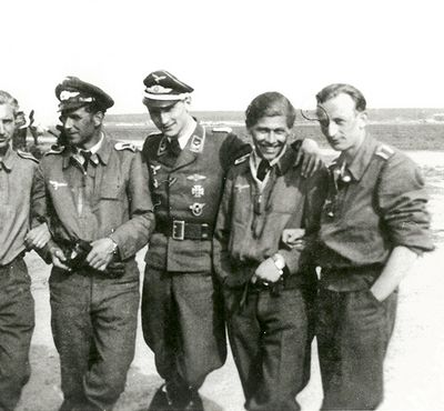 Burg bei Magdeburg 1944, von links: Uffz. Herdy, Fw. Vogel, Lt. Stiebler, Uffz. Einenkel und Fw. Büssow.