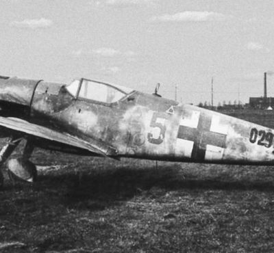 Bf 109 beim JG 51 1945 „Gelbe 5“ / Bf 109 at JG 51 1945 „Yellow 5“