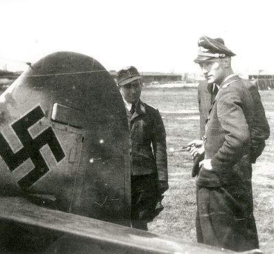 „Unser Fliegeringenieur und Lt. Stiebler“. Bf 109 WNr. 110349.